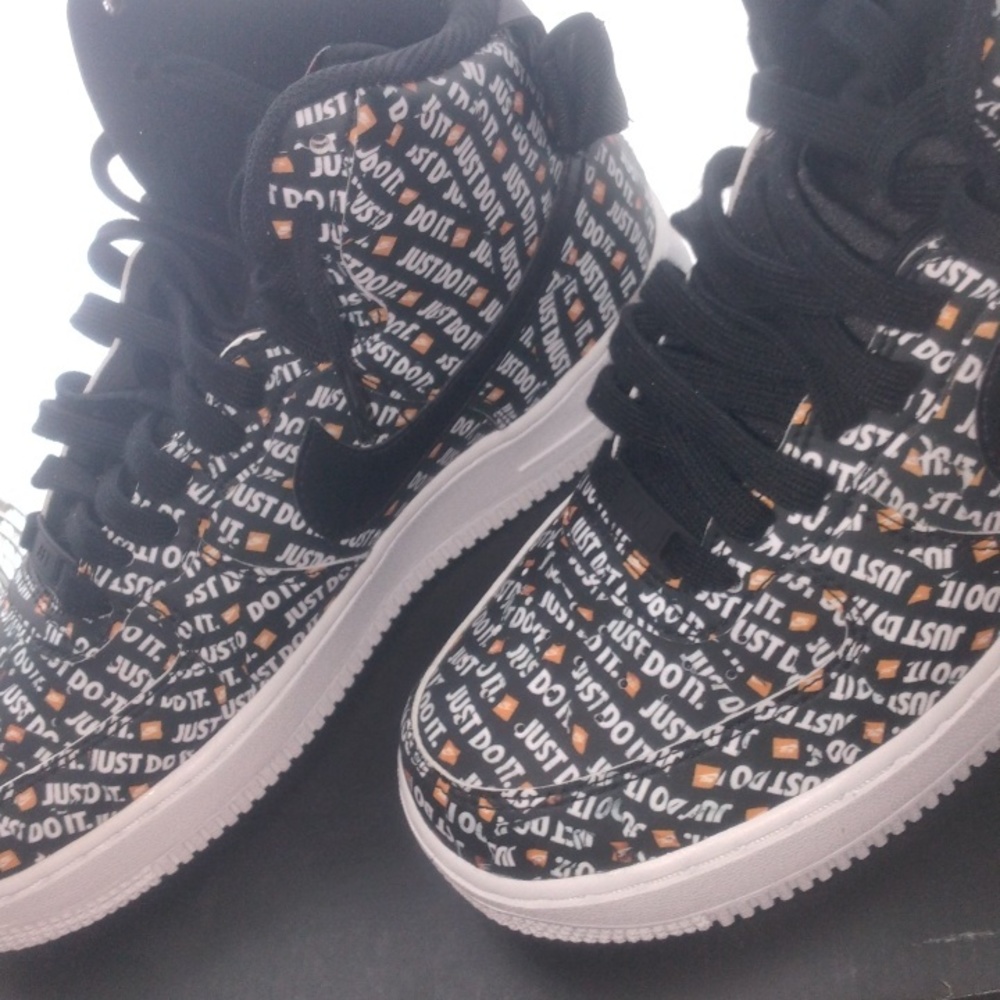 Air Forces - image 4